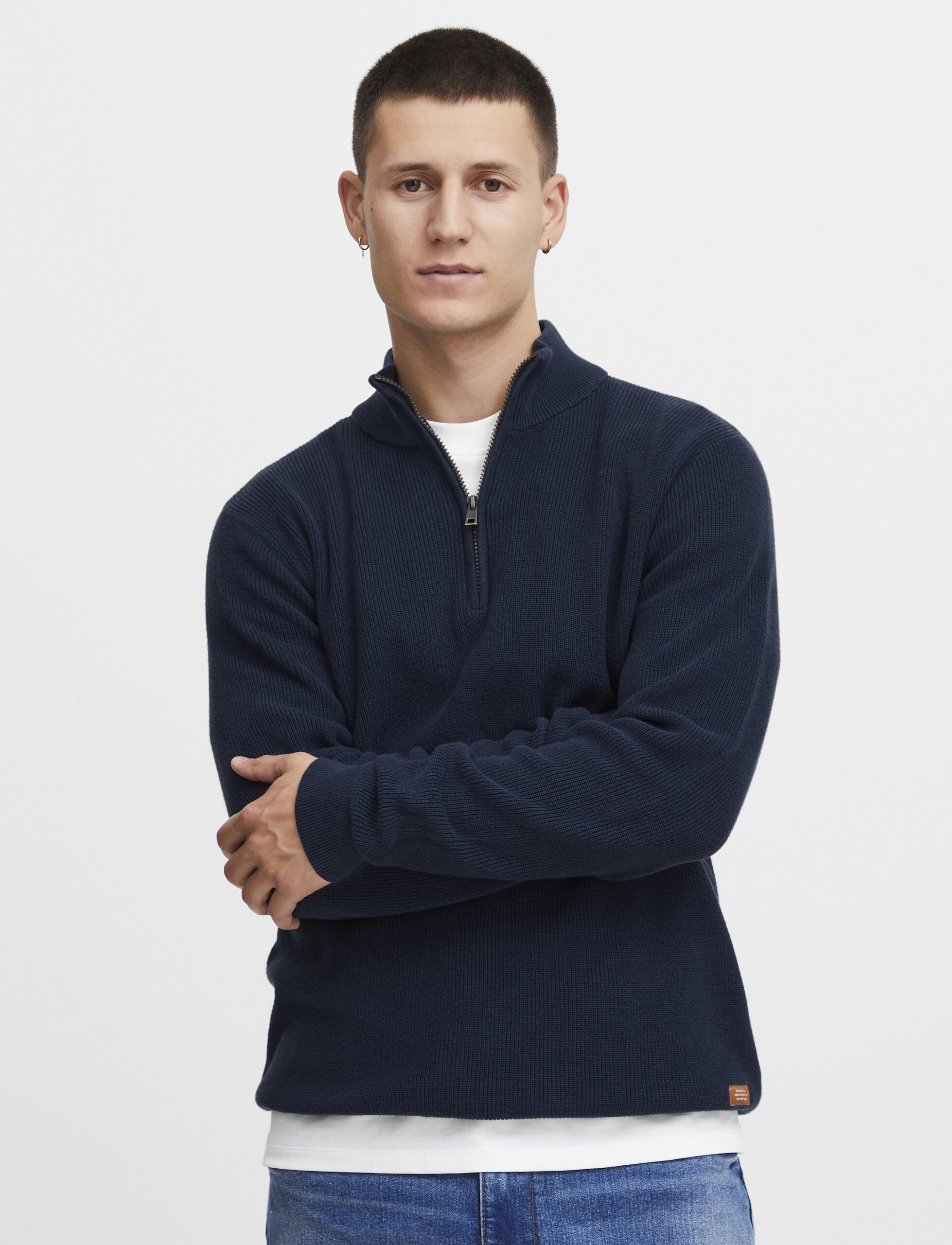 Pull bleu marine zippé en maille